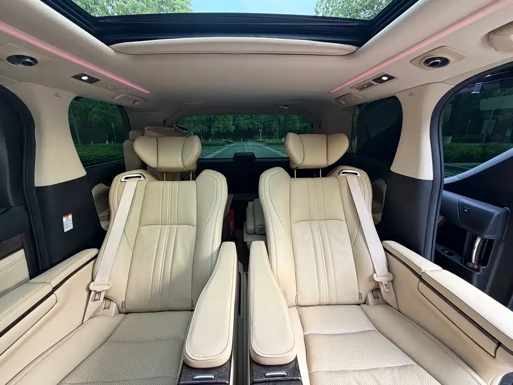 Toyota Alphard 2021 — фото 13