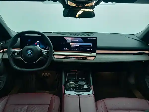 BMW i5 2025