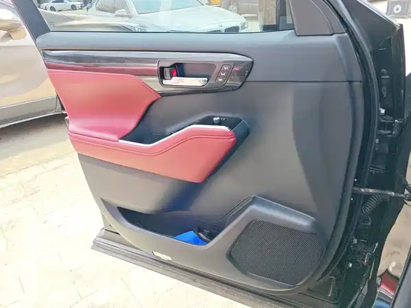Toyota Crown Kluger 2024