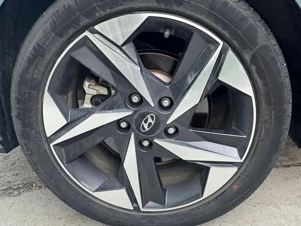 Hyundai Elantra 2023 — фото 25