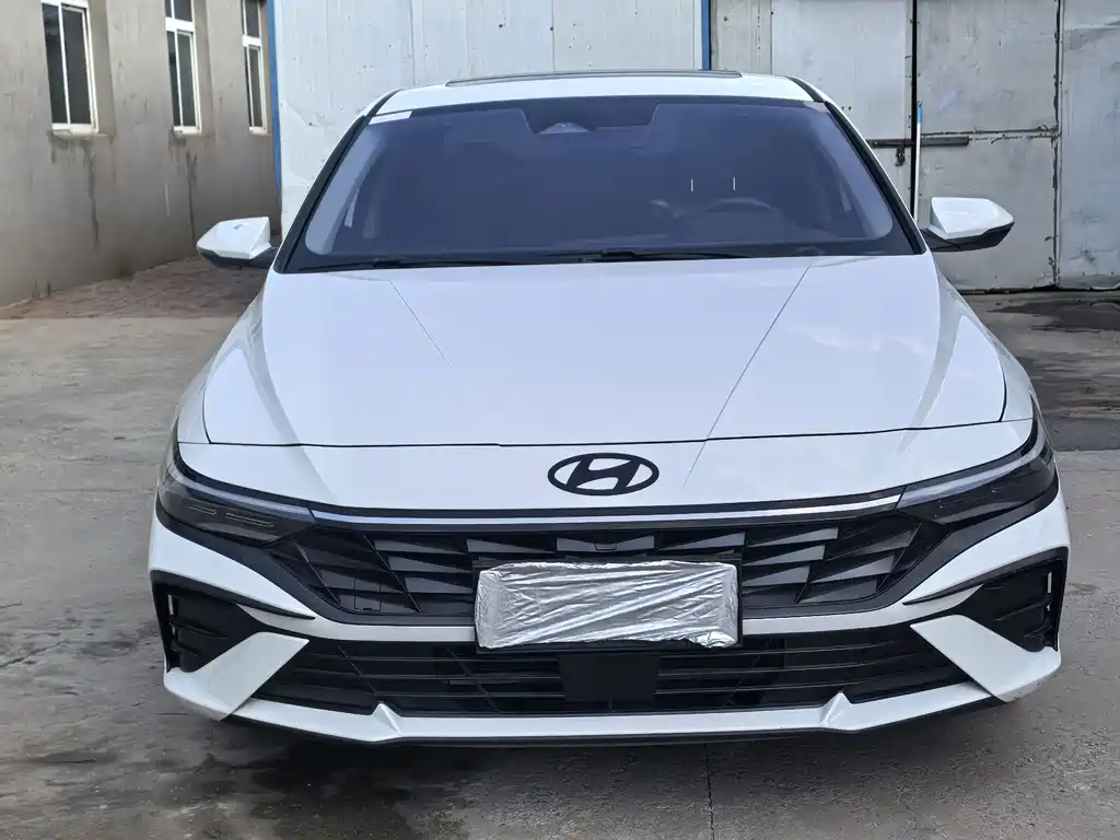 Hyundai Elantra 2023 — фото 2