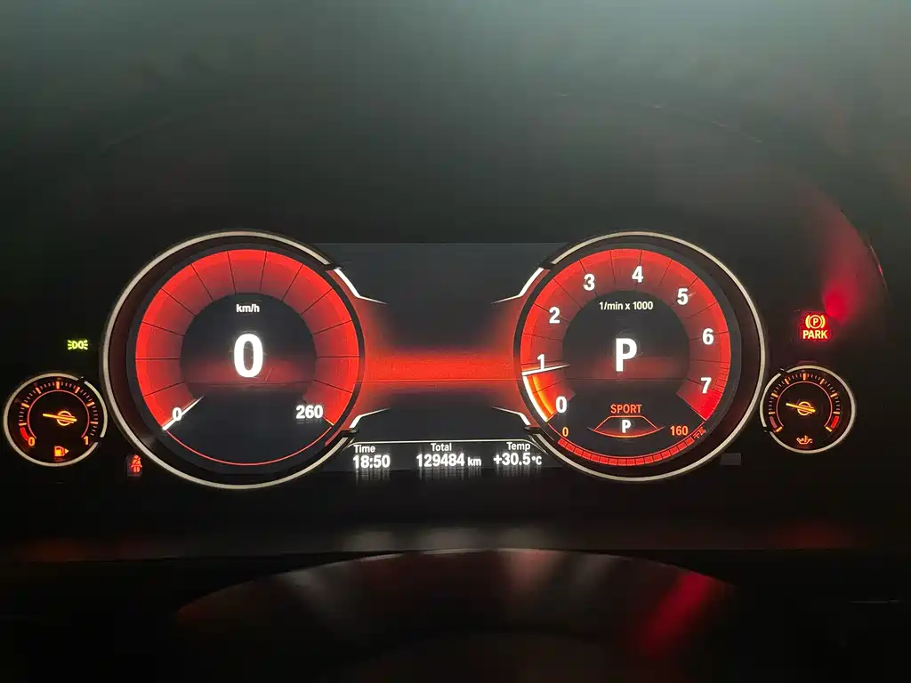 BMW 5 Series 2015 — фото 9