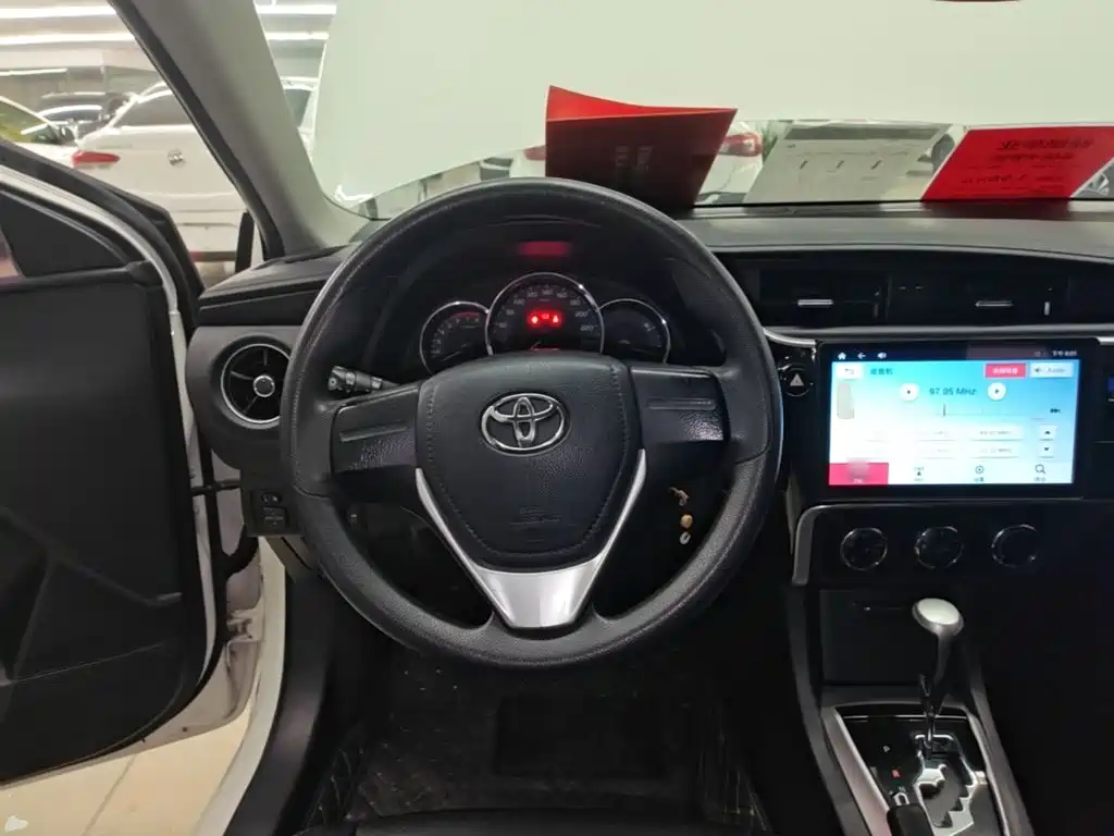 Toyota Corolla 2018 — фото 11