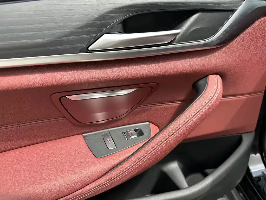 BMW 5 Series 2021 — фото 19