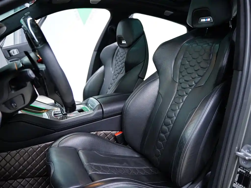 BMW X6 M 2022 — фото 30