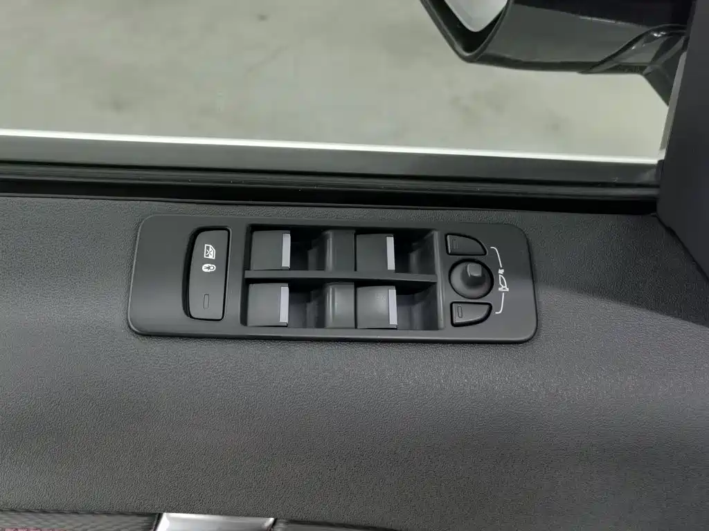 Land Rover Discovery Sport 2020 — фото 9