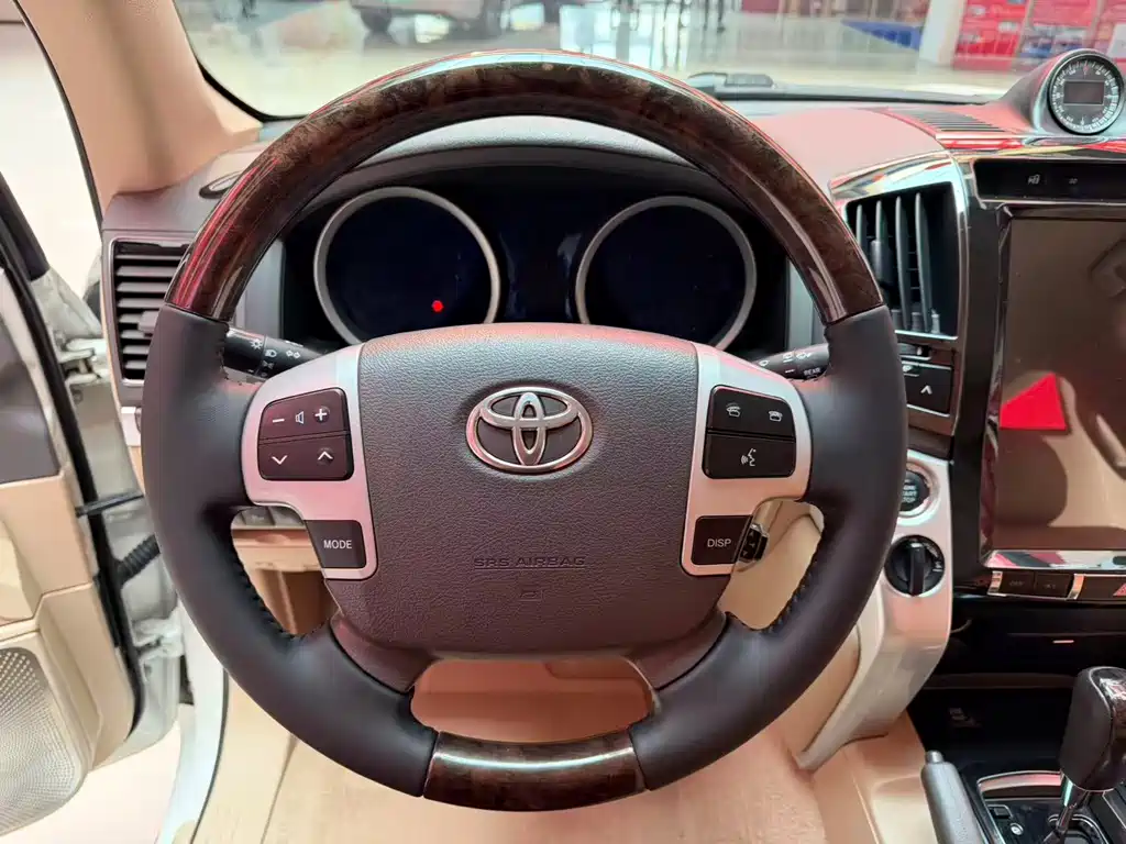 Toyota Land Cruiser 2015 — фото 18