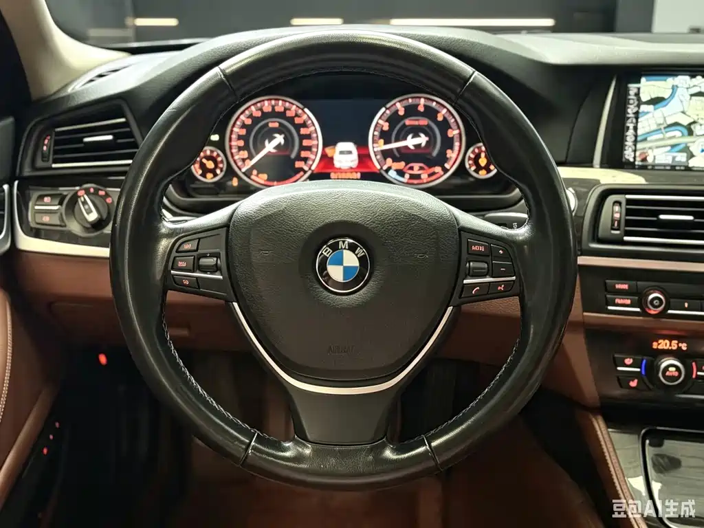 BMW 5 Series 2017 — фото 10