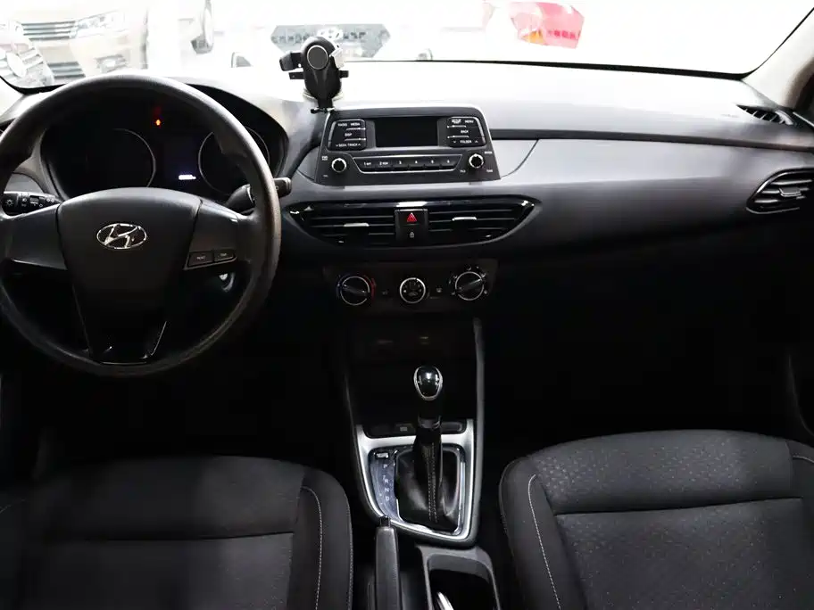 Hyundai Elantra 2022 — фото 6