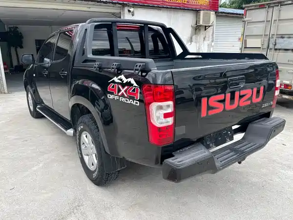 Isuzu RE-MAX Ruimai 2021