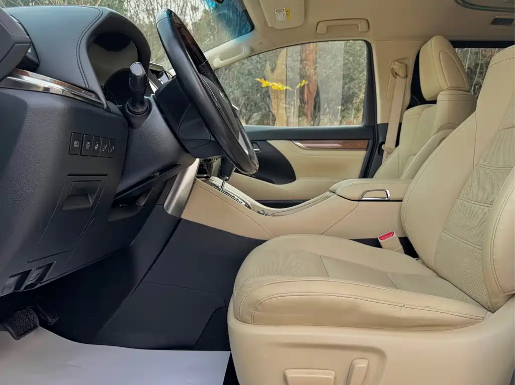 Toyota Alphard 2017 — фото 9