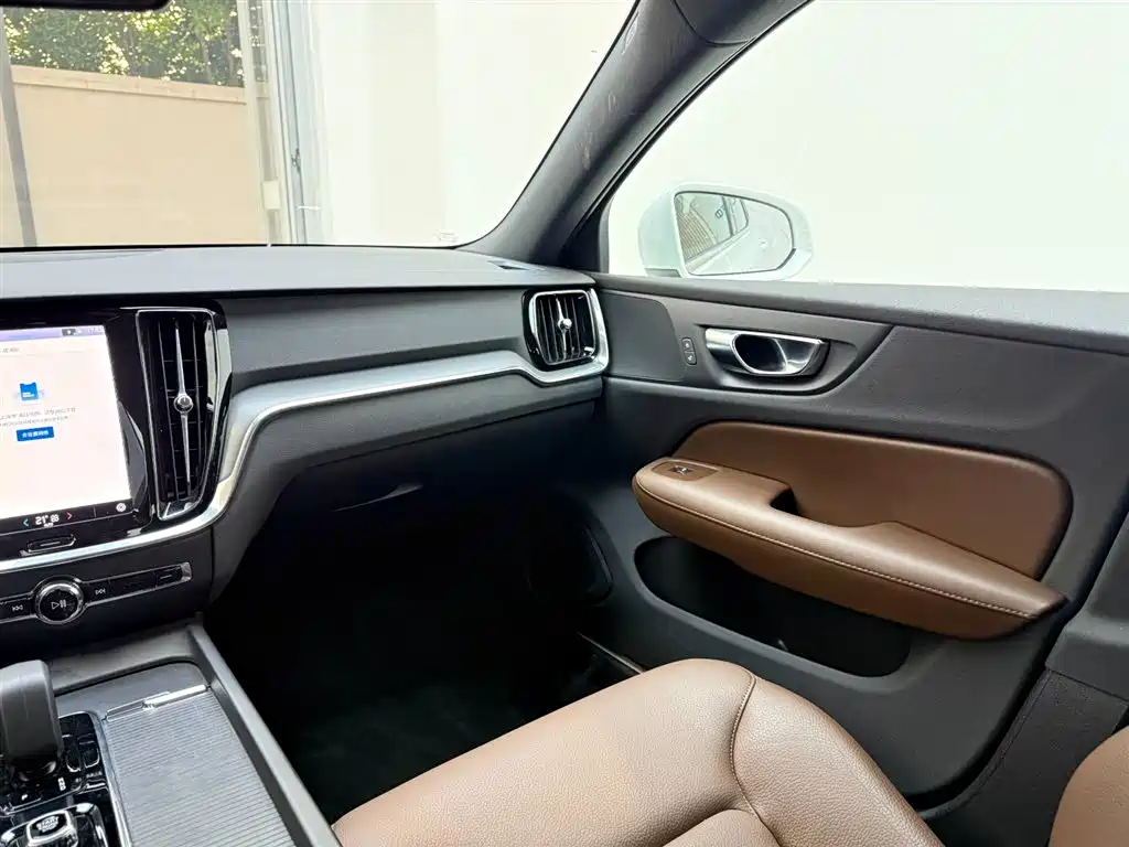 Volvo S60 2025 — фото 19