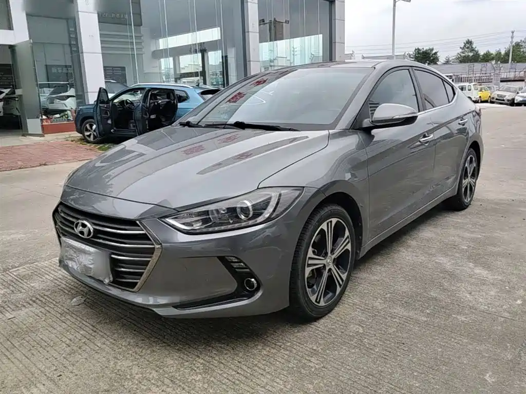 Hyundai Elantra 2018 — фото 1