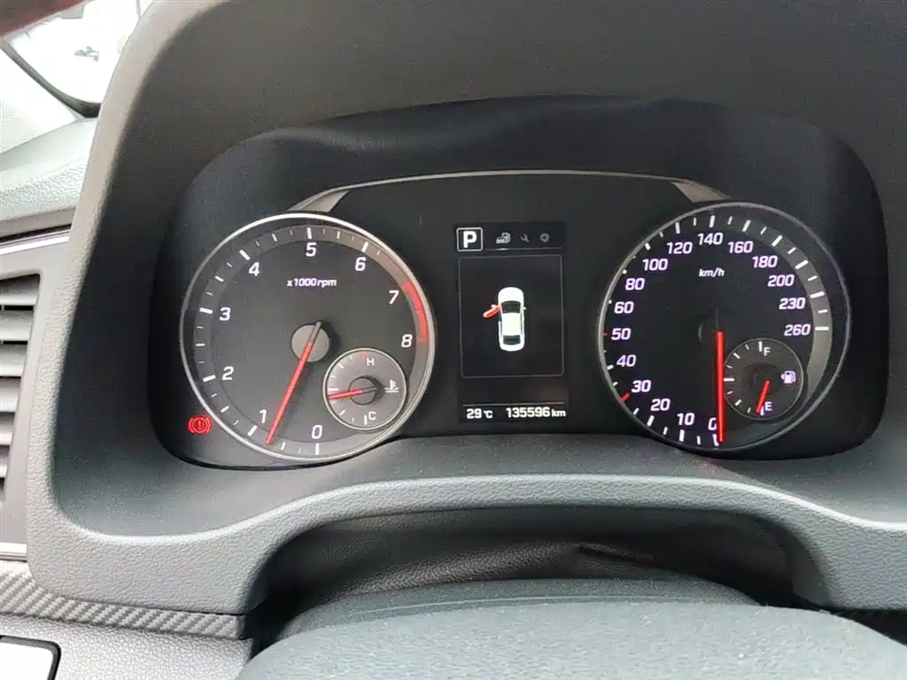 Hyundai Elantra 2018 — фото 12