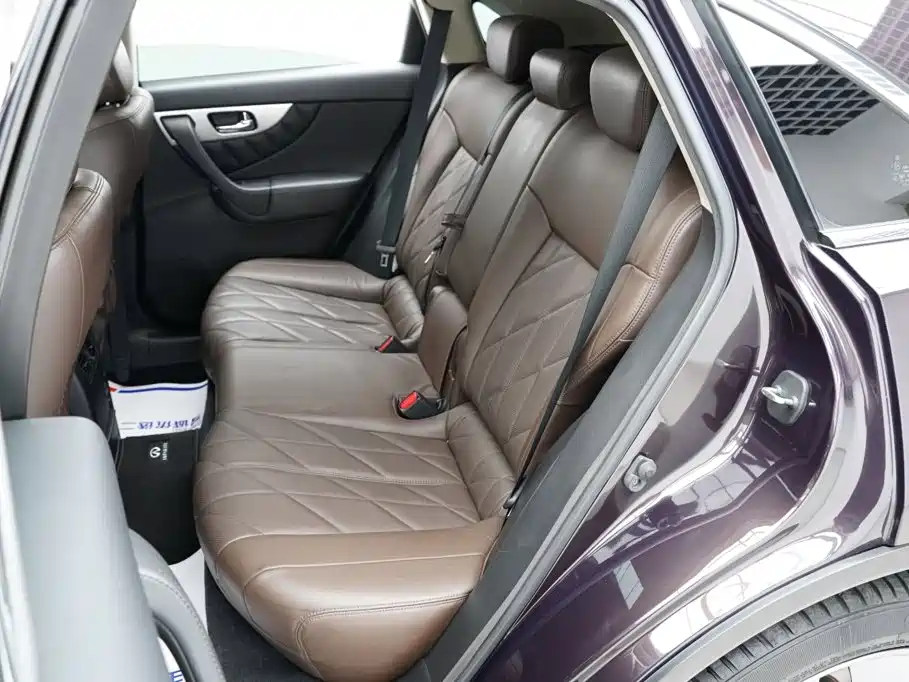 Infiniti QX70 2015 — фото 12