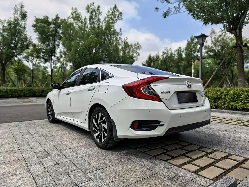 Honda Civic 2018 — фото 4