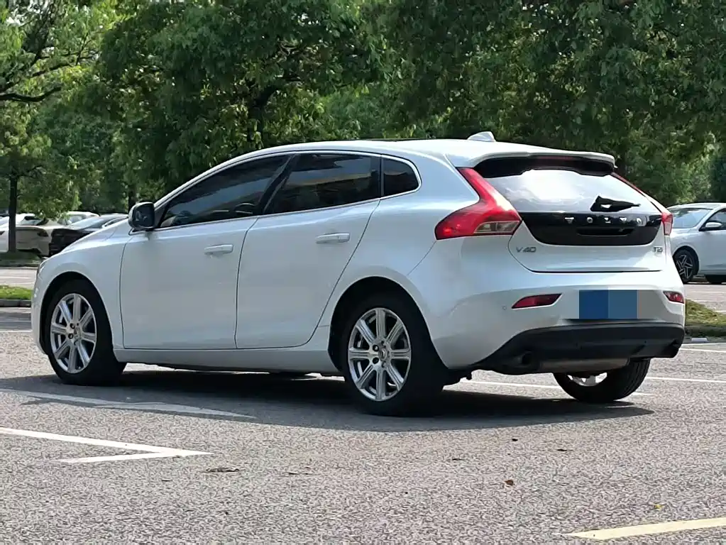 Volvo V40 2018 — фото 12