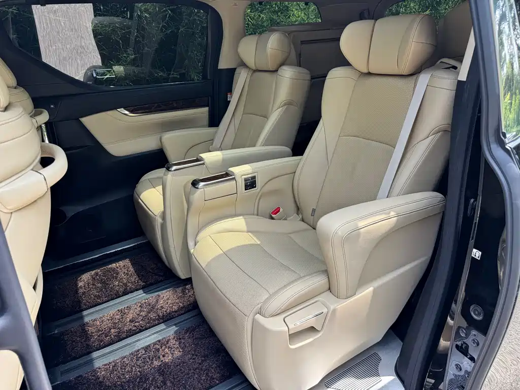 Toyota Alphard 2023 — фото 5