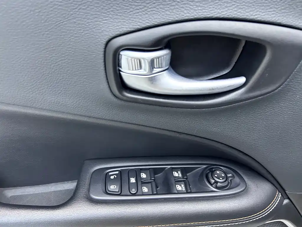 Jeep Compass 2021 — фото 12