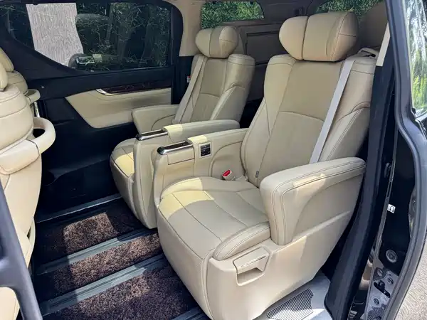Toyota Alphard 2023