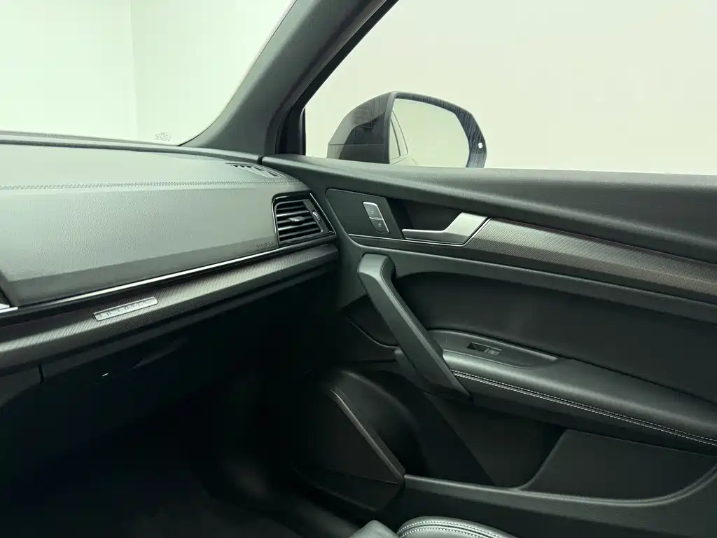 Audi Q5L 2023 — фото 13