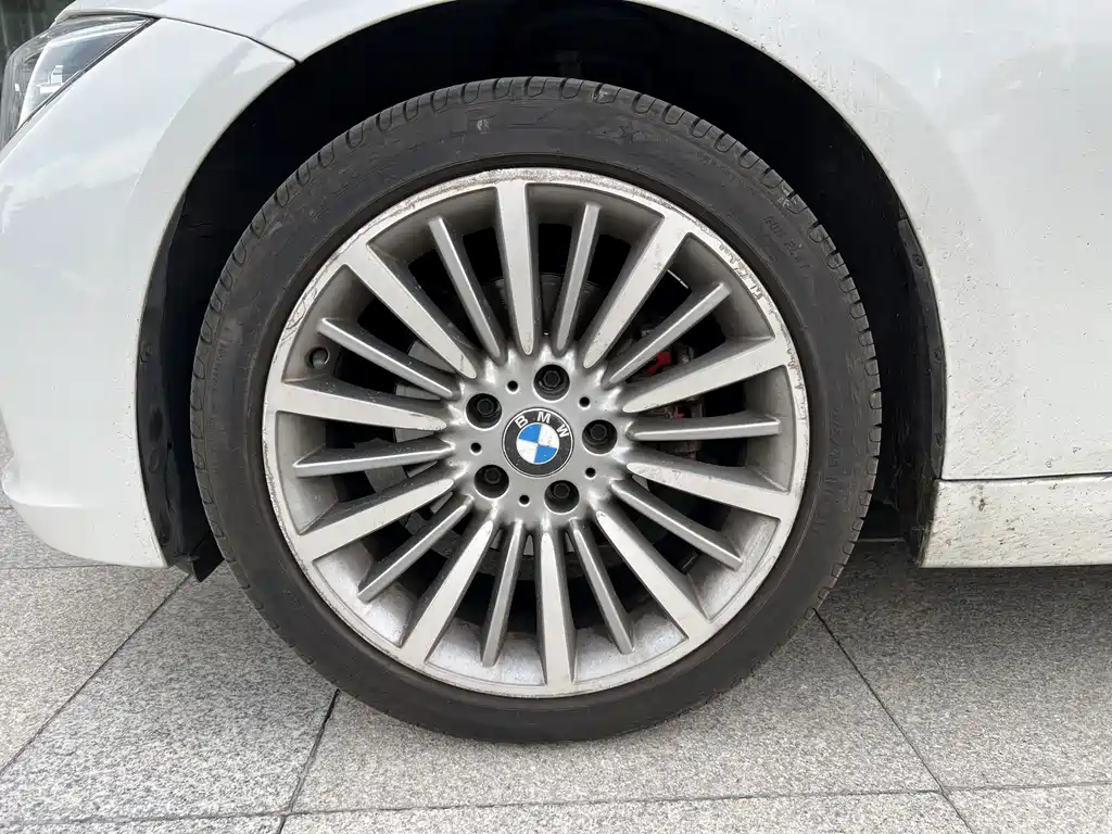 BMW 3 Series 2019 — фото 17