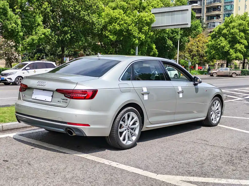 Audi A4L 2018 — фото 8