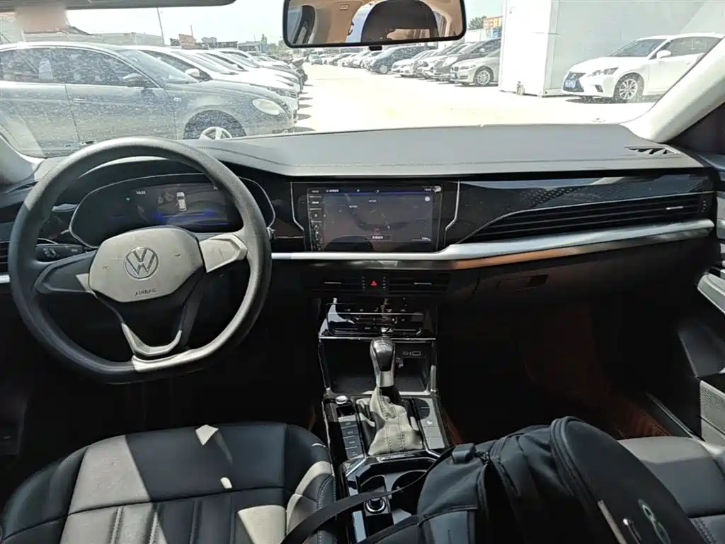 Volkswagen Passat PHEV 2022 — фото 10