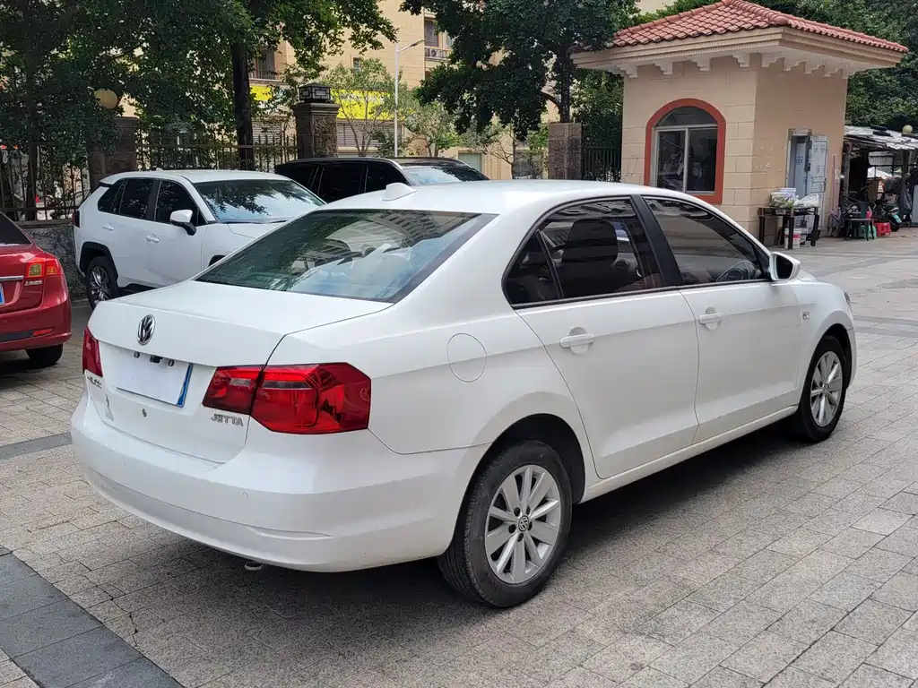 Volkswagen Jetta 2015 — фото 4