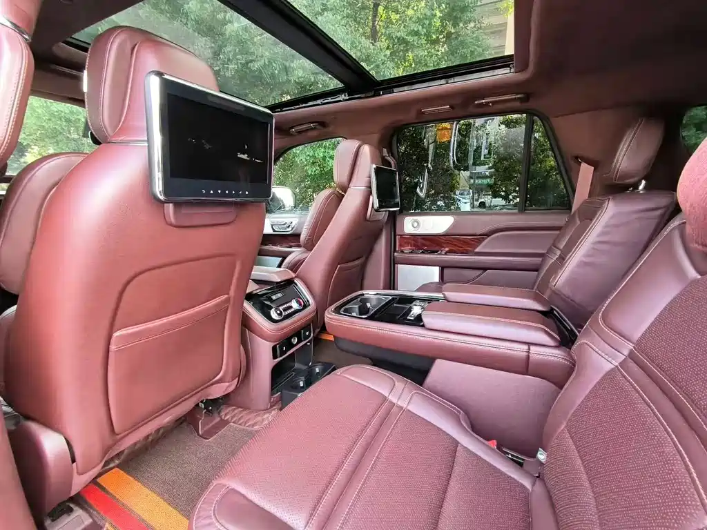 Lincoln Navigator 2021 — фото 12