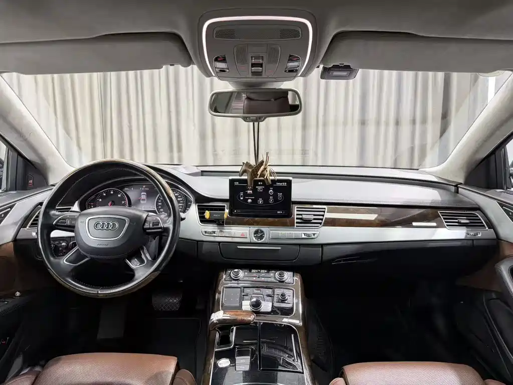Audi A8 2015 — фото 9