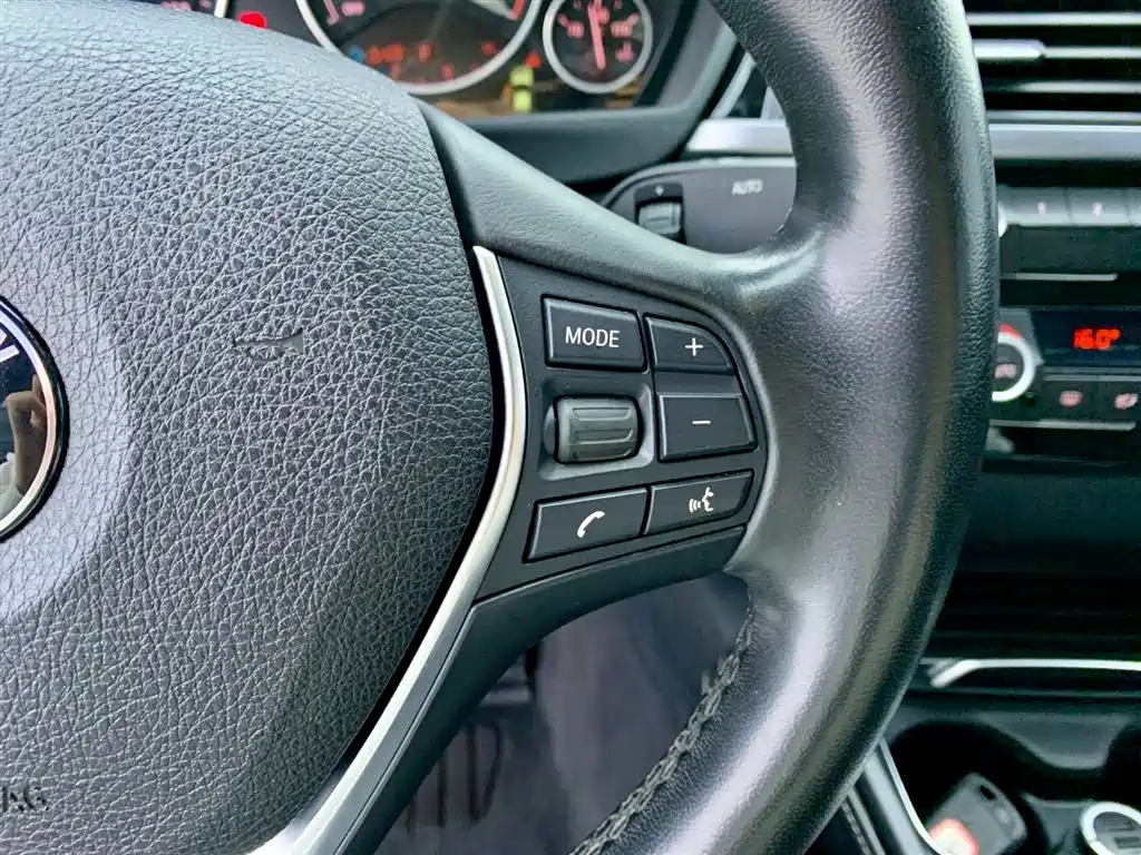 BMW 3 Series 2018 — фото 19