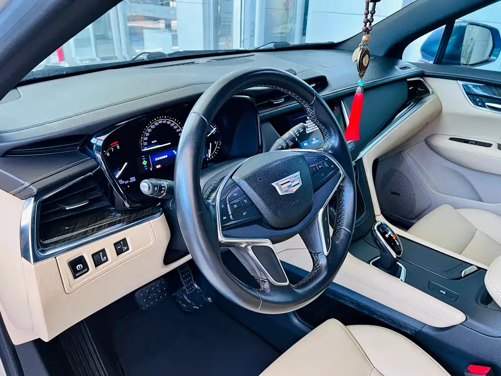 Cadillac XT5 2017 — фото 14