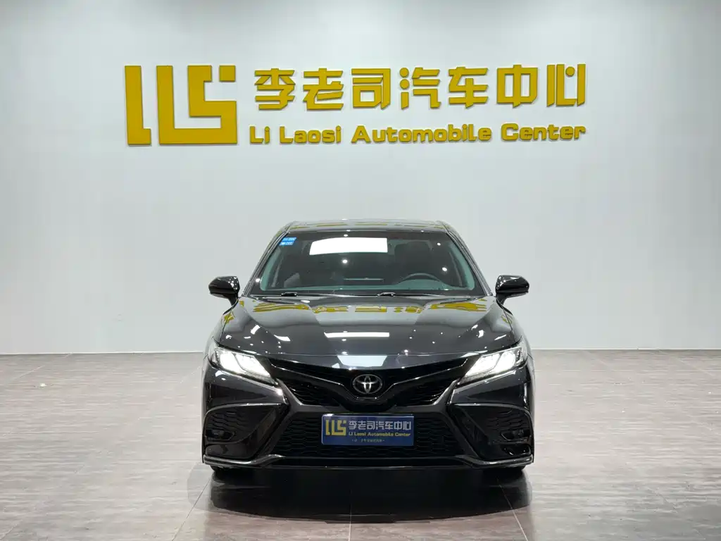 Toyota Camry 2022 — фото 2