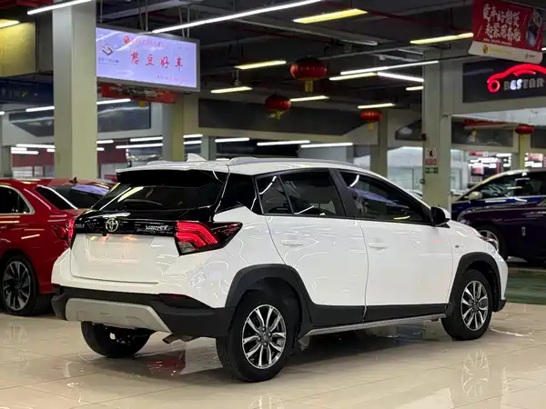 Toyota Yaris L 2021