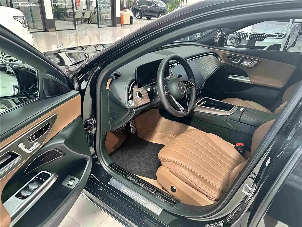 Mercedes-Benz E-Class 2025 — фото 11