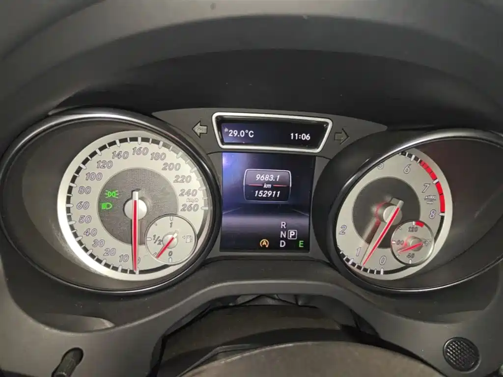 Mercedes-Benz GLA 2015 — фото 12