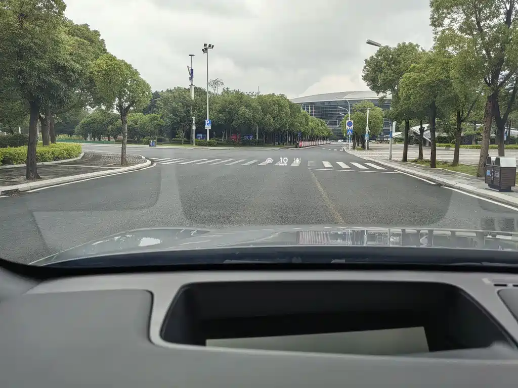 BYD L DM-i 2024 — фото 34