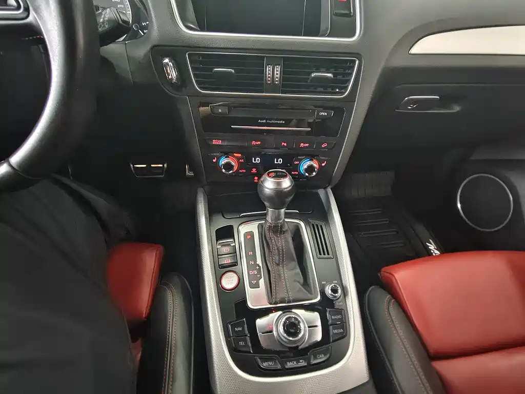 Audi SQ5 2016 — фото 9