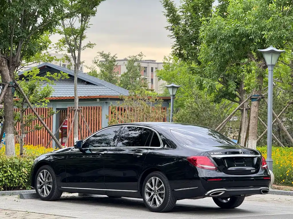 Mercedes-Benz E-Class 2019 — фото 12