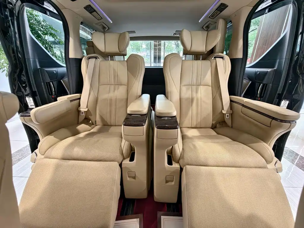 Toyota Alphard 2018 — фото 18