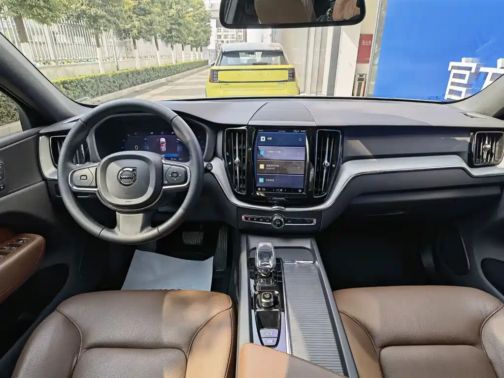 Volvo XC60 2024 — фото 12