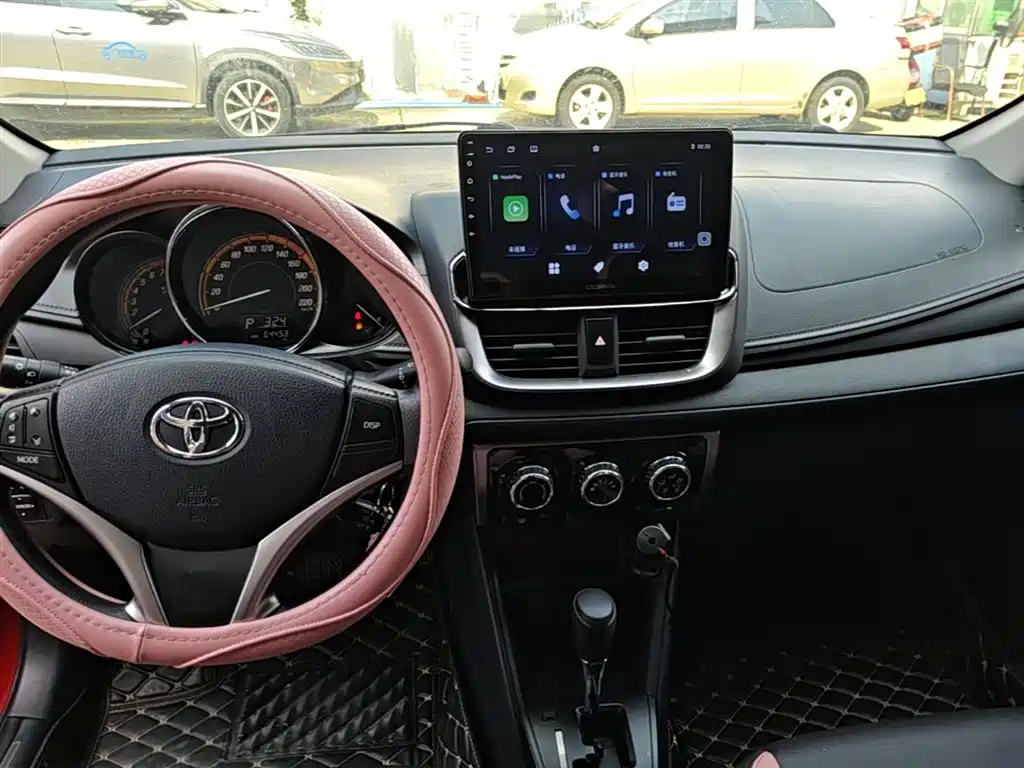 Toyota Yaris L 2022 — фото 13