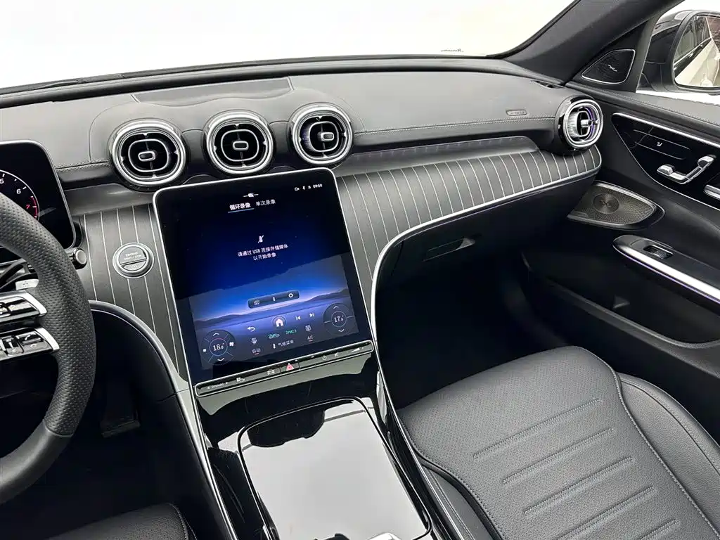 Mercedes-Benz C-Class 2024 — фото 16