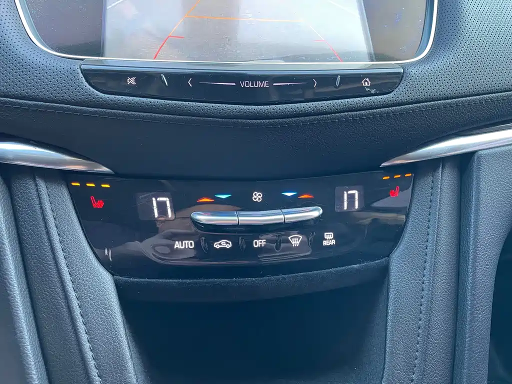 Cadillac XT5 2018 — фото 11