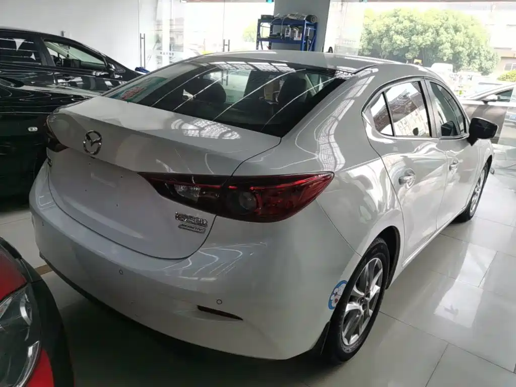 Mazda 3 Axela 2015