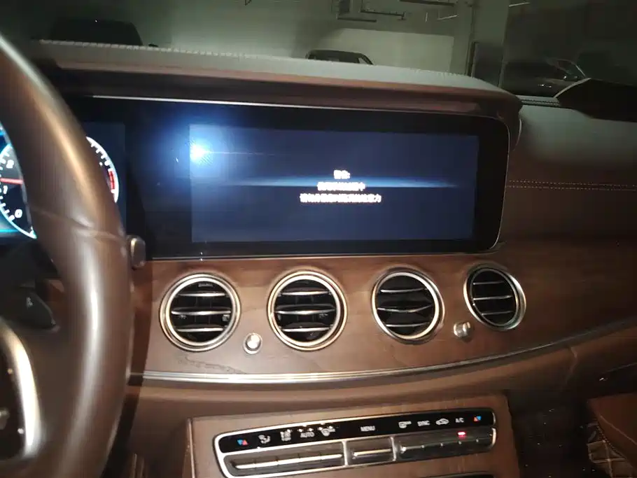 Mercedes-Benz E-Class 2020 — фото 13