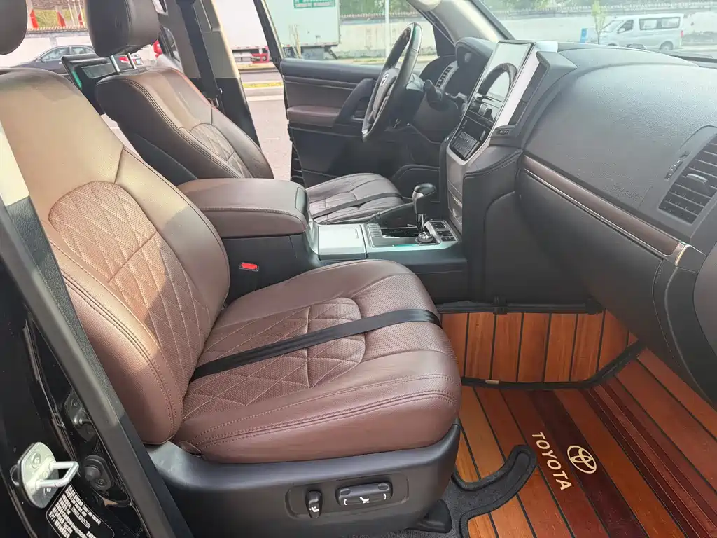 Toyota Land Cruiser 2019 — фото 15