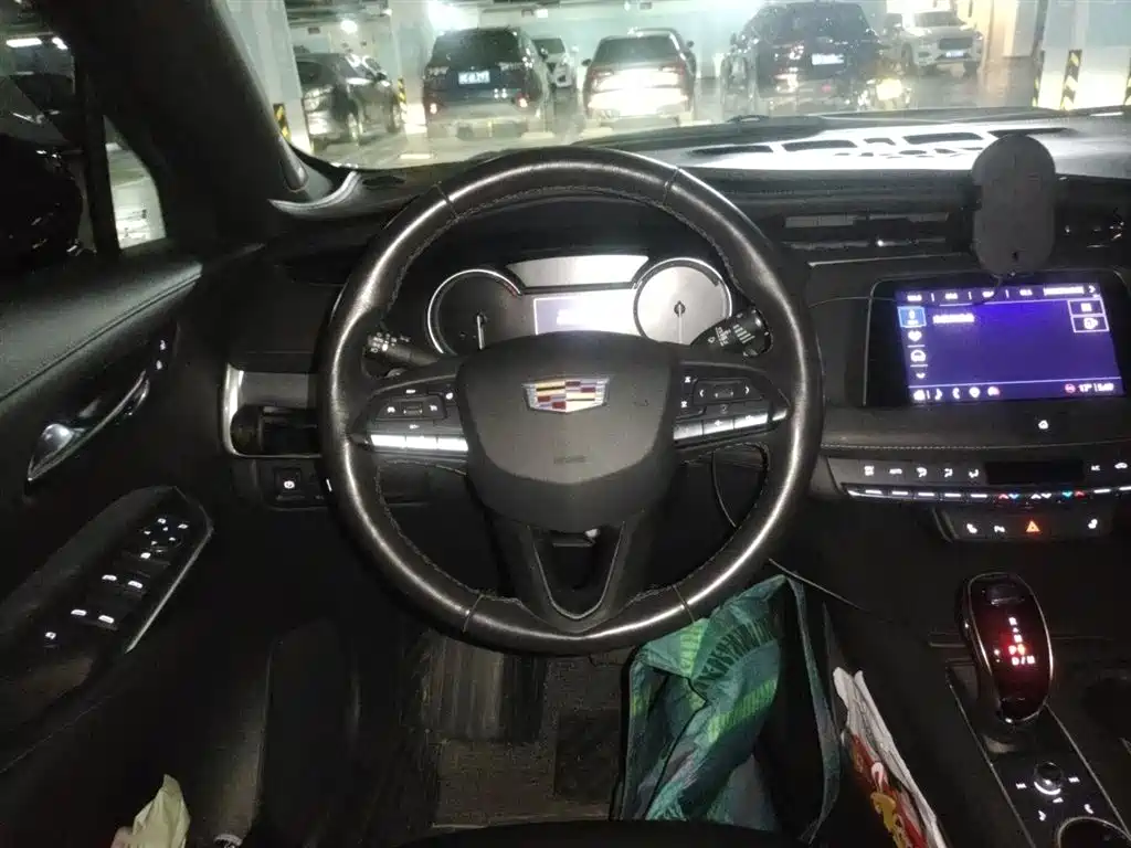 Cadillac XT4 2021 — фото 3