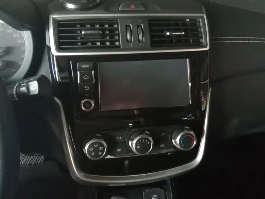 Nissan Tiida 2018 — фото 13